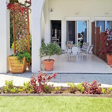 Apartament Olive House By The *